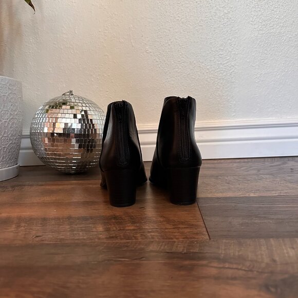 R2 Black Cut Out Heeled Ankle Boots NWOT - Picture 4 of 9